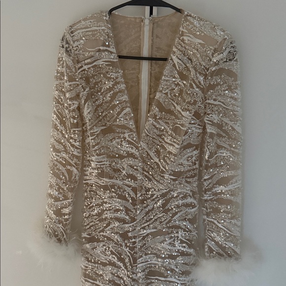 Elegant White Lace Jumpsuit with Feather Accents - Picture 8 of 9